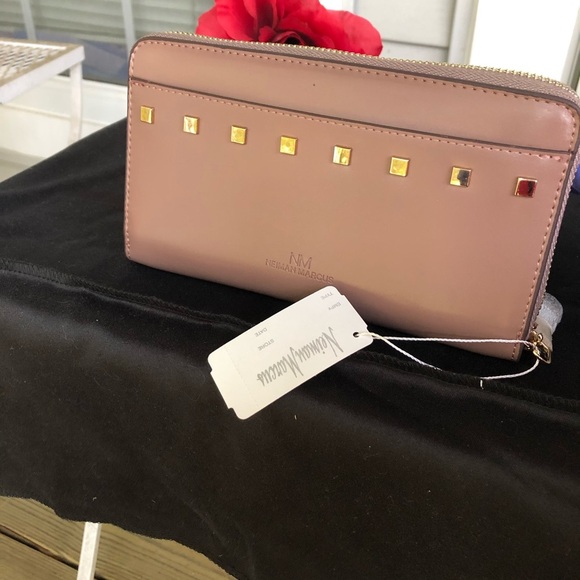 Neiman Marcus Handbags - NWT Neiman Marcus Wallet